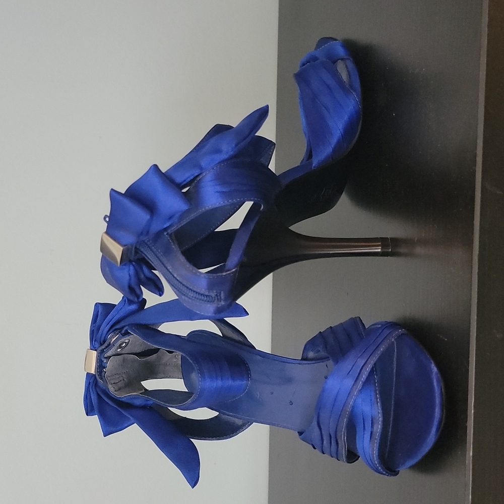 M.P.S. blue 3.5inch heels Size 7